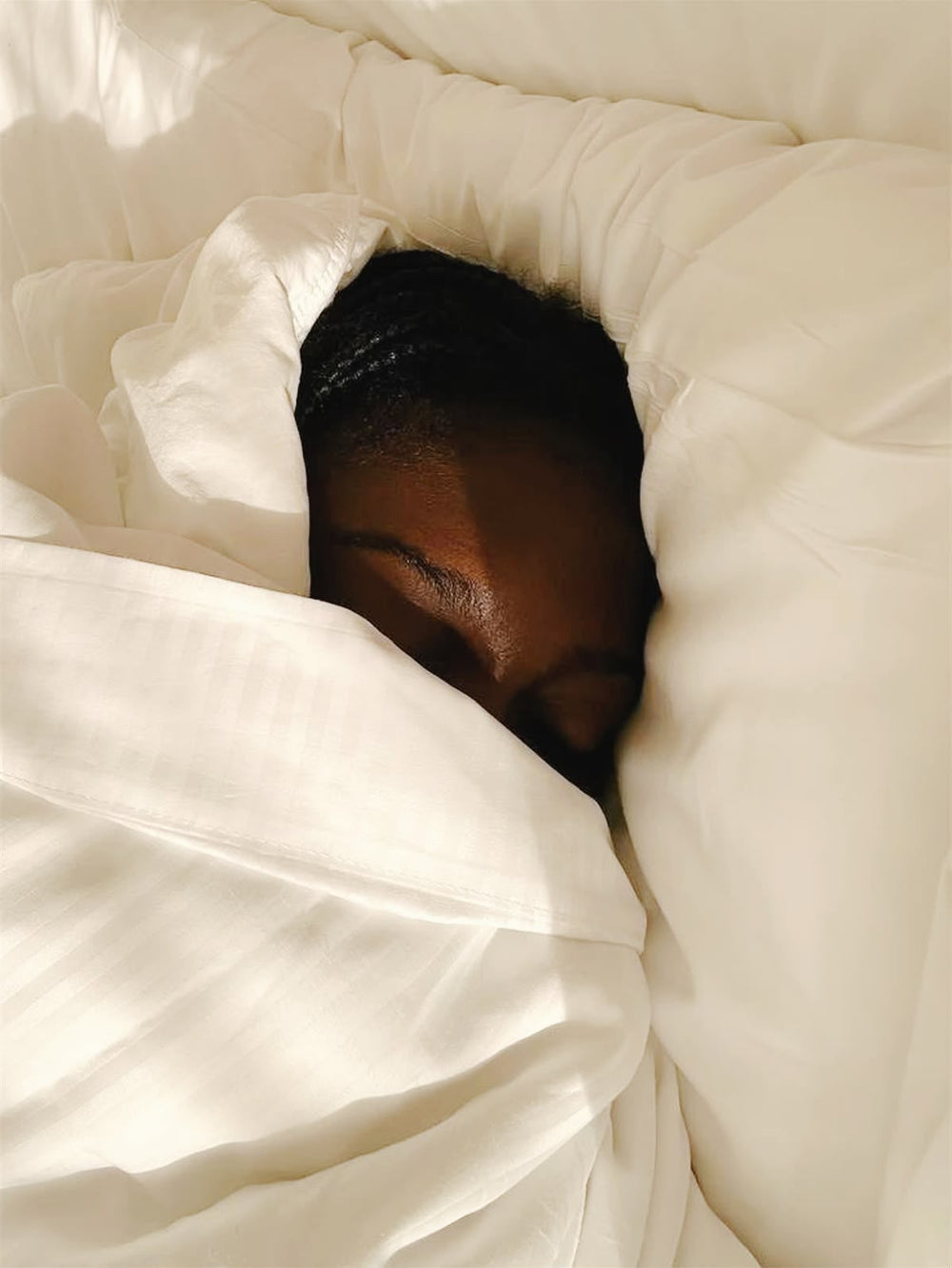 Sommeil et beauté : pourquoi vos nuits comptent pour votre éclat naturel